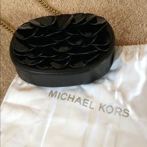 MICHAEL Michael Kors Bags - Michael Kors crossbody with gold chain strap MICHAEL Michael Kors Bags - Michael Kors crossbody with gold chain strap